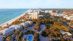 Naples Neighborhood Spotlight: Port Royal vs. Aqualane Shores