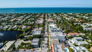 Why Luxury Buyers from the Midwest Are Flocking to Naples