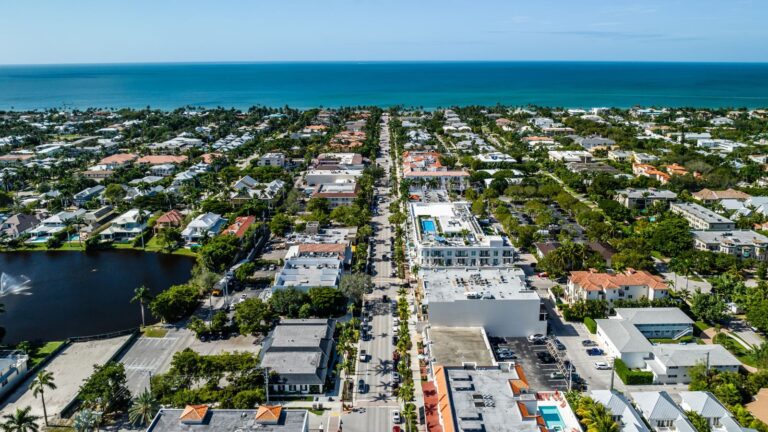 Why Luxury Buyers from the Midwest Are Flocking to Naples