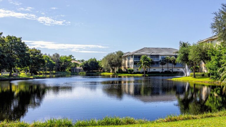 Old Naples vs. Pelican Bay: Which Neighborhood Fits Your Lifestyle?